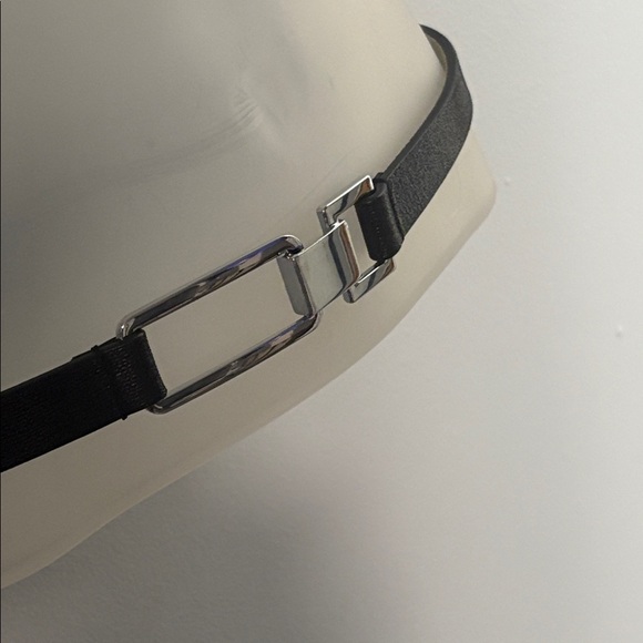 WHBM • Slim Black Belt - Picture 6 of 8